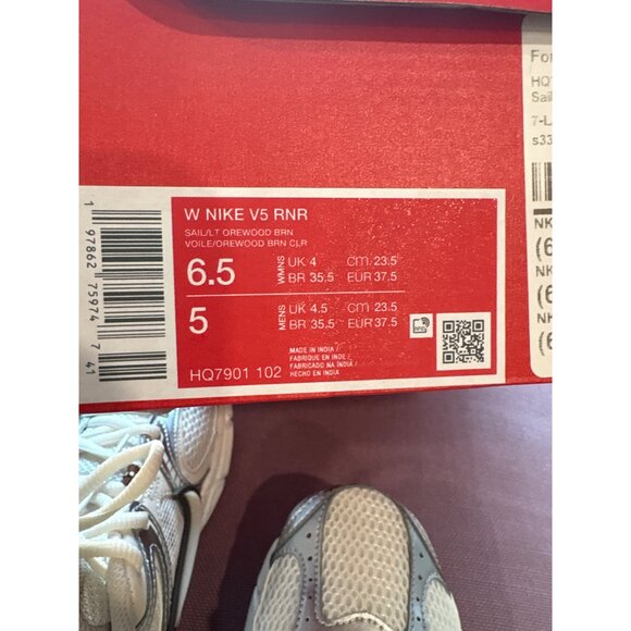 Nike V5 Runner Sneaker in Sail Light Orewood Fauna Brown & Phantom 6.5 New Women - Picture 12 of 17